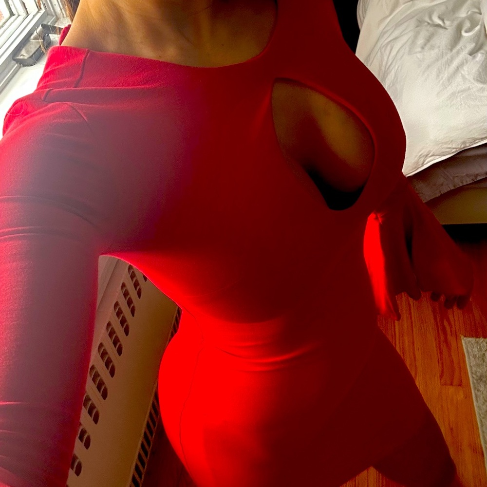This hot dress from bebe! Perfect for a night out, date night, party!